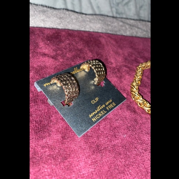 Dillards Nickel-Free Gold Braided Necklace/Matching Earings [Museum Collection] - Picture 3 of 8